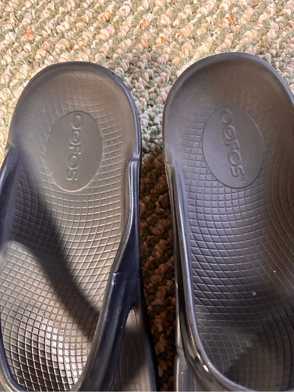 😎 OOFOS oolala black sandals